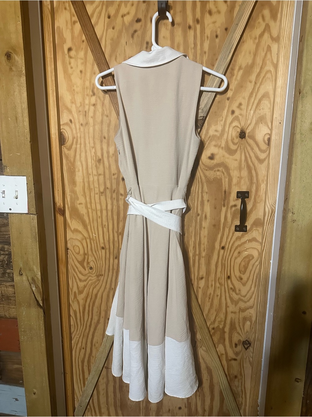 Dkny Beige and White Sleeveless Wrap Dress - Picture 2 of 2